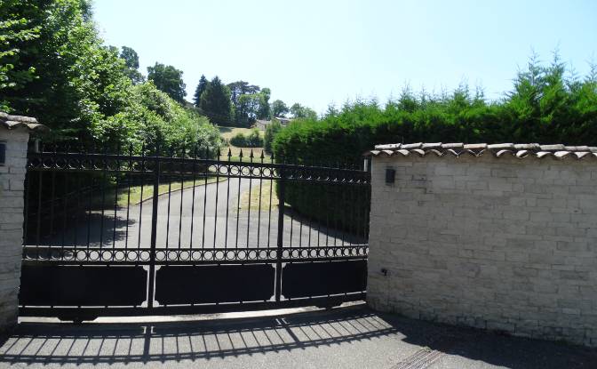 Villa Te koop 379d Chem de la Passardiere. Foto#2