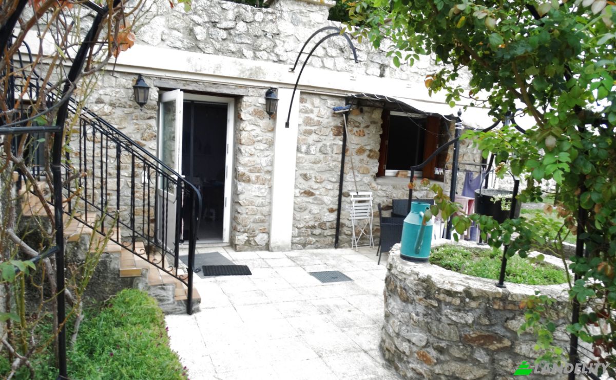 Investing/Development for Sale 127 Rue des Cigales, 26600 Tain-lHermitage, Tain-lHermitage, Drome, Auvergne-Rhone-Alpes, France. Photo 2