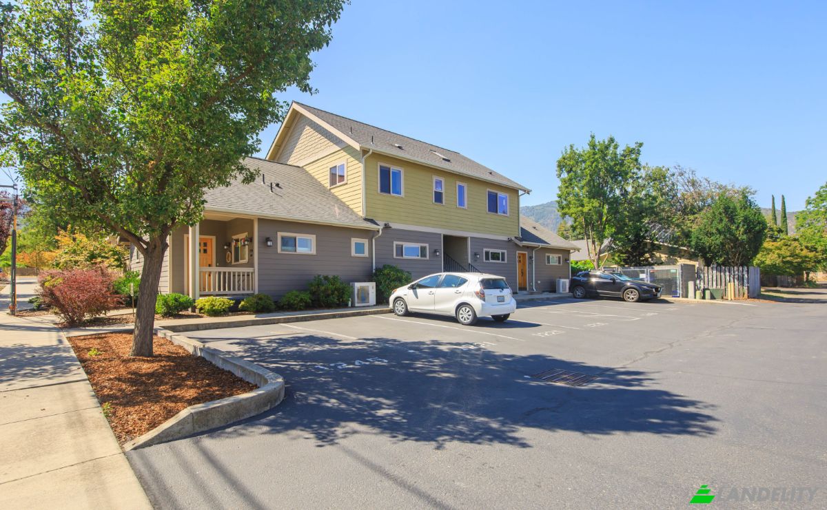 condominio en venta 1245 Iowa St, Ashland, Jackson County, Oregon, United States, OR 97520, USA. Foto 1