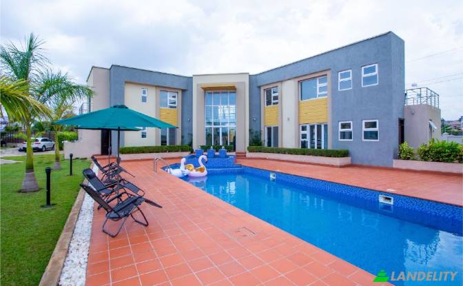 Casa de una sola familia en venta Estate Ave. Foto#2