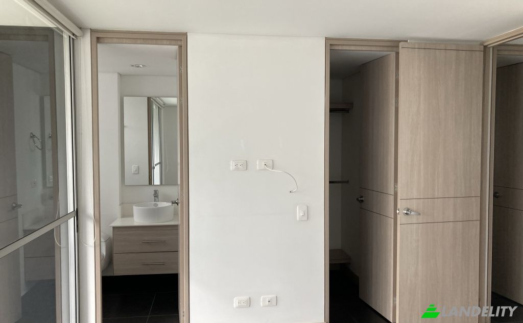 Apartment for Sale Cl Sur, El Poblado, Medellin, Antioquia, Colombia. Photo 13