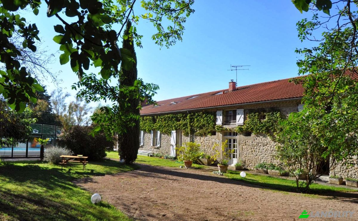 Mansion for Sale 28 Av de Villefranche, 31460 Caraman, Caraman, Haute-Garonne, Occitanie, France. Photo 12