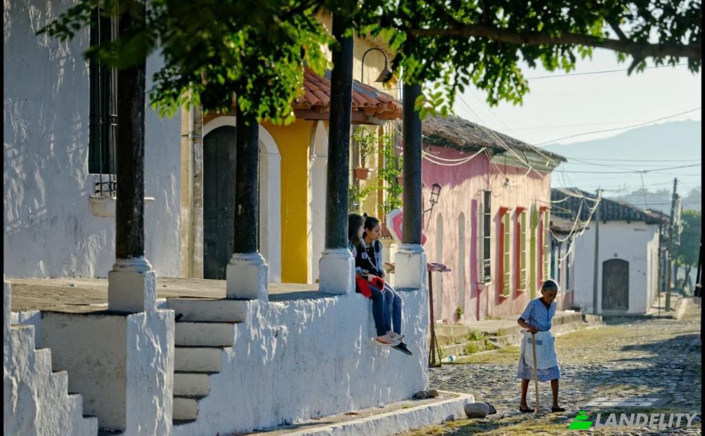 Land/Lot for Sale Calle Poniente next to Policia Nacional Civil, Suchitoto, Cuscatlan Department, El Salvador. Photo 2