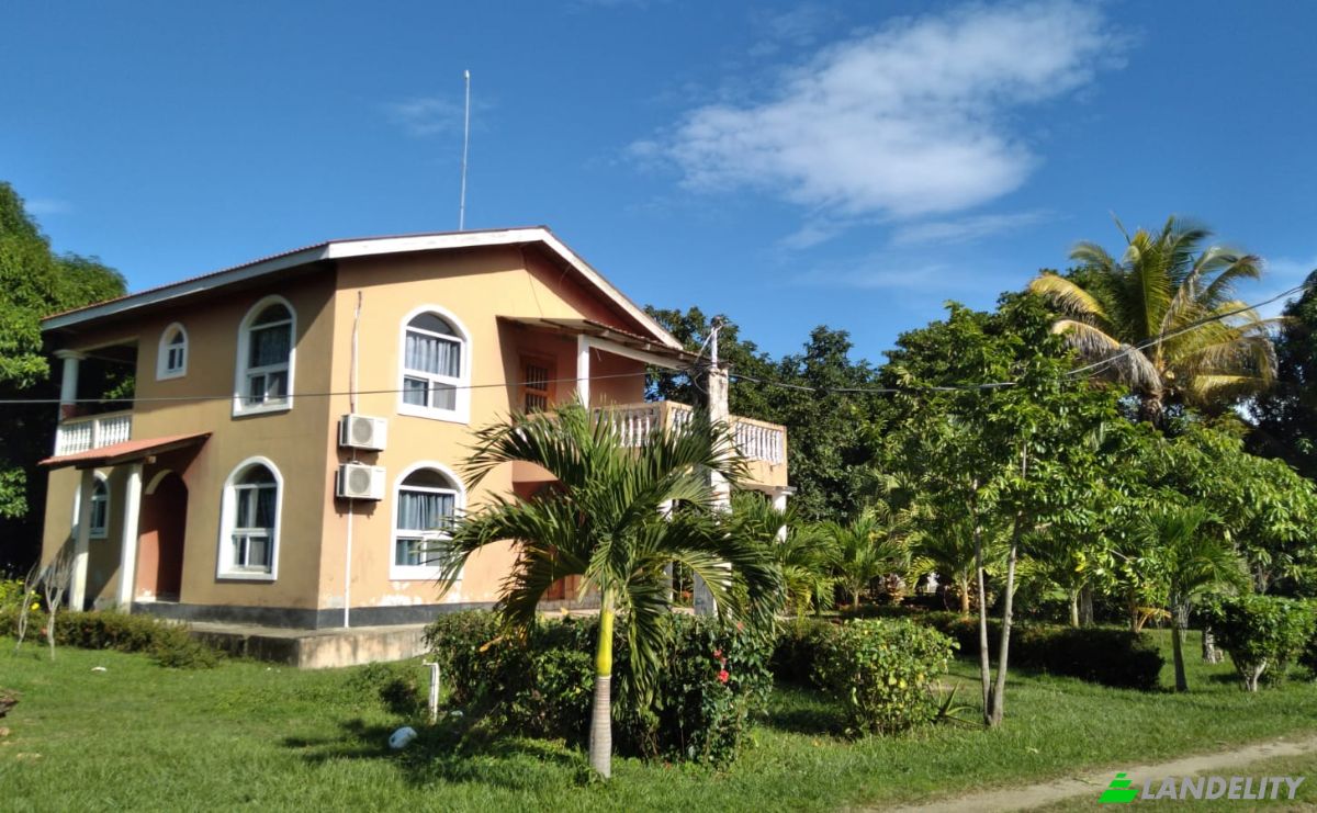 Single Family Home for Sale Balfate, Colon Department, Honduras. Photo 4