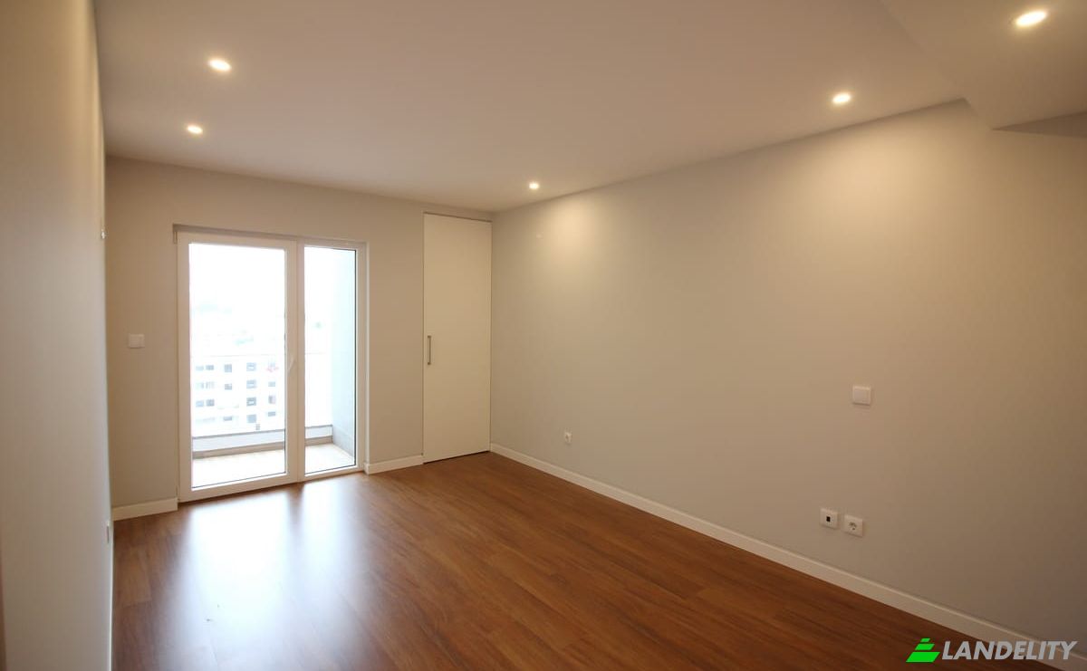 Apartment for Sale Goncalves Crespo, Carcavelos, Cascais, Lisbon, Portugal. Photo 11