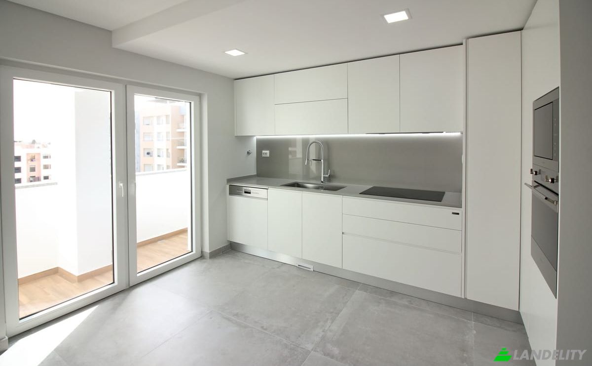 Apartment for Sale Goncalves Crespo, Carcavelos, Cascais, Lisbon, Portugal. Photo 5