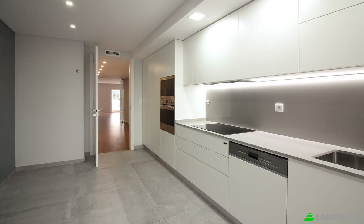 Apartment for Sale Goncalves Crespo, Carcavelos, Cascais, Lisbon, Portugal. Photo 6