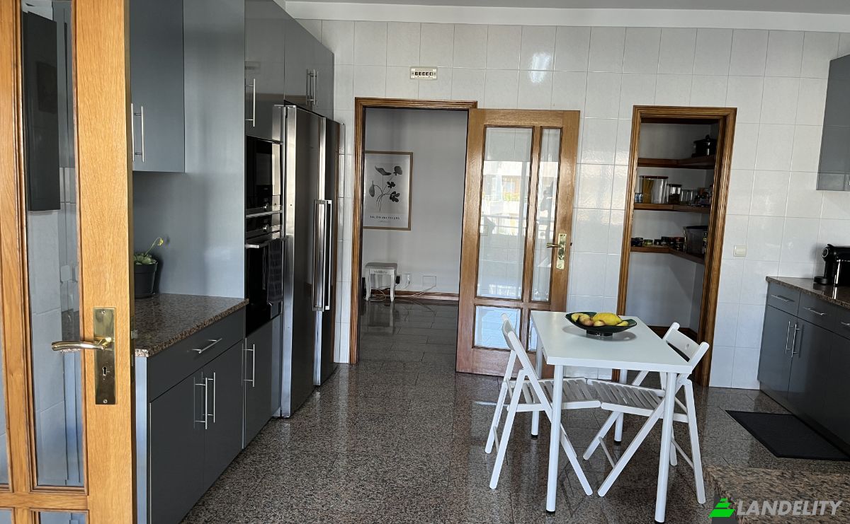 Apartment for Sale Av da Beira-Mar, Vila Nova de Gaia, Porto District, Portugal. Photo 8