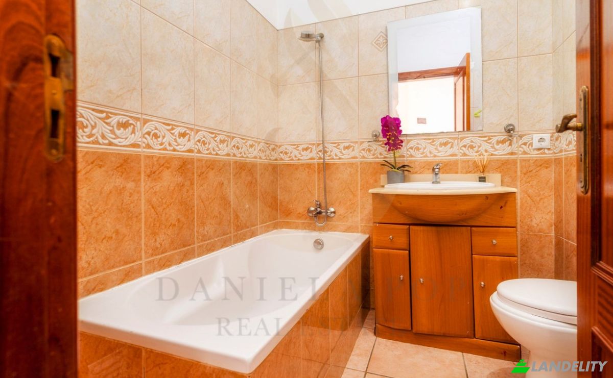 Single Family Home for Sale Rua Francisco Lazaro, Olhao, Faro District, Portugal. Photo 2